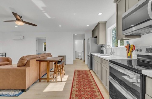 Sacramento House | Modern 2BR/2BA Close to Downtown