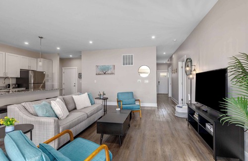 Grandville Condo | Modern 2BR + 2BA Condo with Garage & Patio