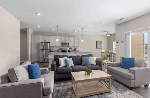 Grandville Condo | Modern 2BR & 2BA Condo with Garage & Patio