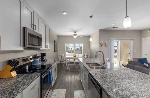 Grandville Condo | Modern 2BR & 2BA Condo with Garage & Patio