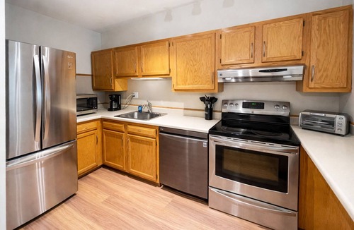 Elkins Park Apartment | Modern 2BR/2BA | Extended Stay Discounts