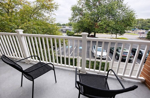 Elkins Park Apartment | Modern 2BR/2BA | Extended Stay Discounts