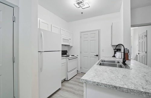 University District Apartment | Modern 2BR/2BA Near University District