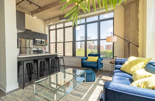 Near South Side Hotel | Modern 2BR 2BA Suite Near McCormick Place & Chicago Downtown
