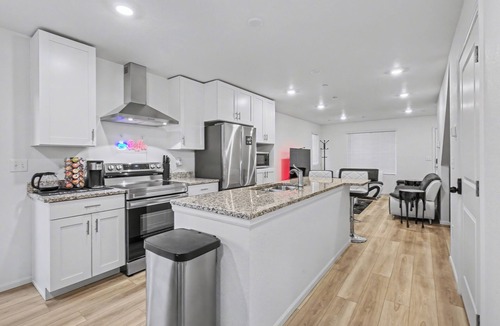 Commerce City House | Modern 2BR 2BA Townhome 15 Min to DEN