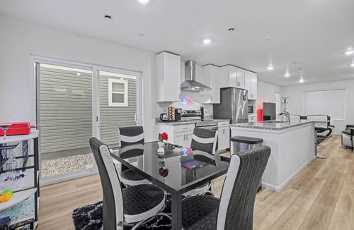 Commerce City House | Modern 2BR 2BA Townhome 15 Min to DEN