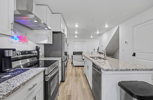 Commerce City House | Modern 2BR 2BA Townhome 15 Min to DEN