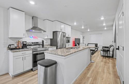 Commerce City House | Modern 2BR 2BA Townhome 15 Min to DEN Airport