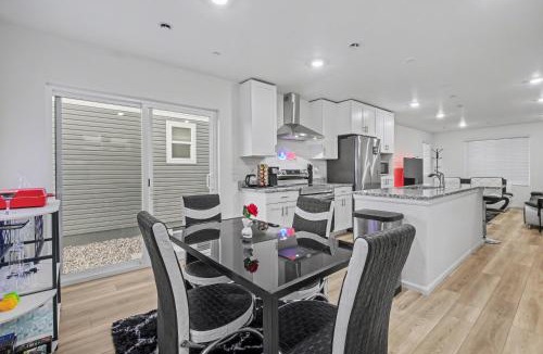 Commerce City House | Modern 2BR 2BA Townhome 15 Min to DEN Airport
