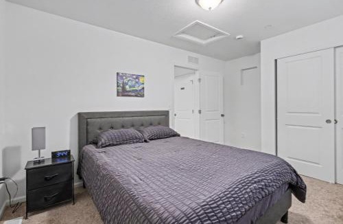 Commerce City House | Modern 2BR 2BA Townhome 15 Min to DEN Airport