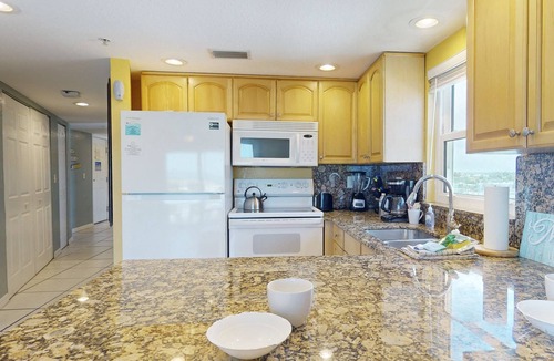 Treasure Island Condo | Modern 2Br/2Ba Beachfront Condo with an Incredible View. Amenities, Pool, Beautiful Beach