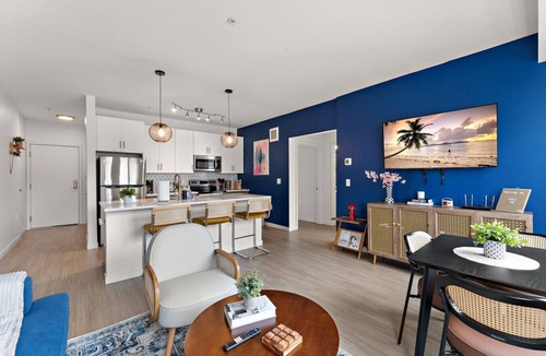 Downtown Minneapolis Apartment | Modern 2BR/2BA with Parking near Downtown