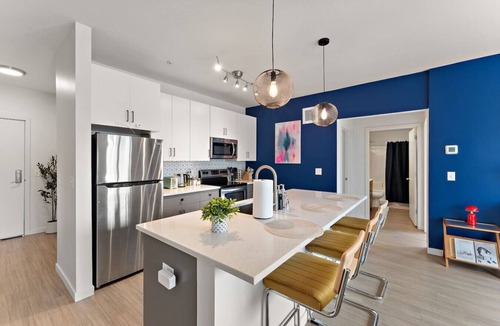 Downtown Minneapolis Apartment | Modern 2BR/2BA with Parking near Downtown