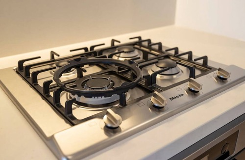 Glen Waverley Apartment | Modern 2BR Abode with Balcony View Gym Access