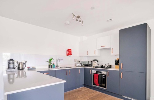 Walton-on-Thames Apartment | Modern 2BR Apartment w/Balcony, WiFi, Parking