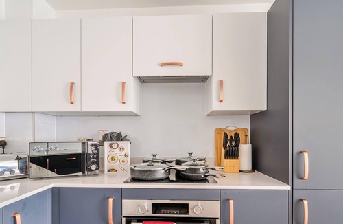 Walton-on-Thames Apartment | Modern 2BR Apartment w/Balcony, WiFi, Parking