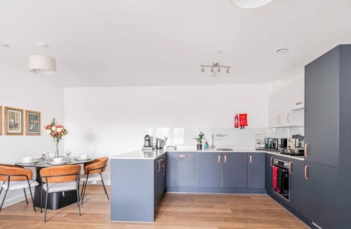 Walton-on-Thames Apartment | Modern 2BR Apartment w/Balcony, WiFi, Parking