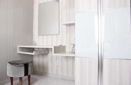 Cibaduyut Apartment | Modern 2BR Apartment at Mekarwangi Square Cibaduyut By Travelio