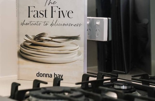 Macgregor Apartment | Modern 2BR Apartment Balcony & Central Convenience