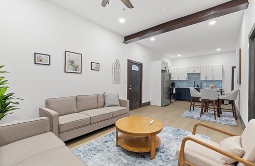 St. Louis Apartment | Modern 2BR apartment with stylish kitchen, WIFI & FREE PARKING!