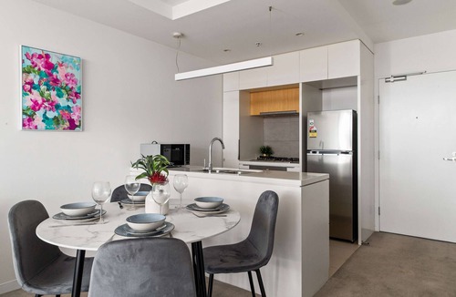 Abbotsford Apartment | Modern 2BR Apt by the Yarra River
