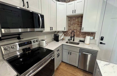 Cape Girardeau Apartment | Modern 2BR Apt w Electric Fireplace By KeenStays
