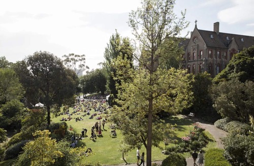 Kew Apartment | Modern 2BR Apt with Balcony & Free Parking