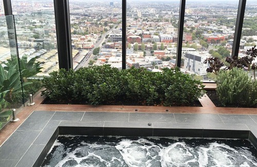 Carlton South Apartment | Modern 2BR CBD Apartment with Spa, Foxtel and Wifi