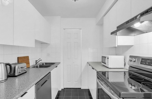 Clanton Park Apartment | Modern 2BR Condo close to mid and downtown! Underground parking, walk to subway!