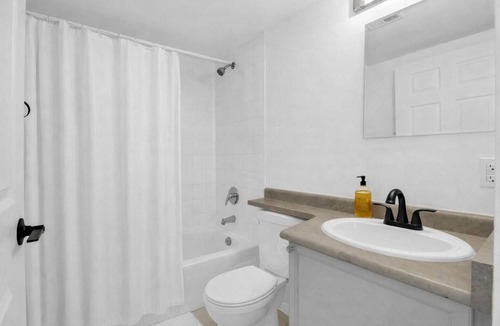 Clanton Park Apartment | Modern 2BR Condo close to mid and downtown! Underground parking, walk to subway!
