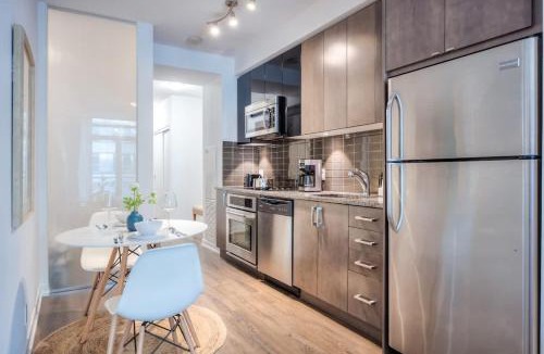 Yonge-Eglinton Apartment | Modern 2BR Condo in Midtown Toronto with Balcony