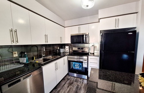 Downtown Mississauga Condo | Modern 2BR Condo | Pool, Parking | Near YYZ & FIFA