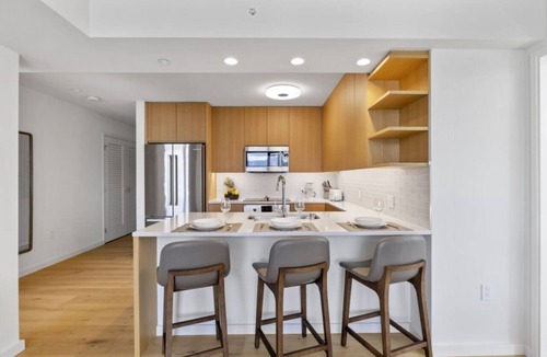 Ala Moana Apartment | Modern 2BR Condo | Pool & Sauna | Ala Moana