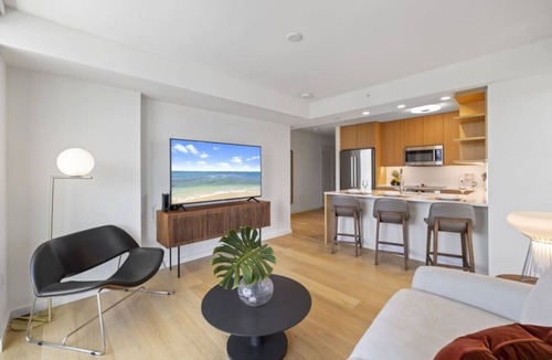 Ala Moana Apartment | Modern 2BR Condo | Pool & Sauna | Ala Moana