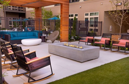 Groveton Apartment | Modern 2BR + Den with Balcony & Gym