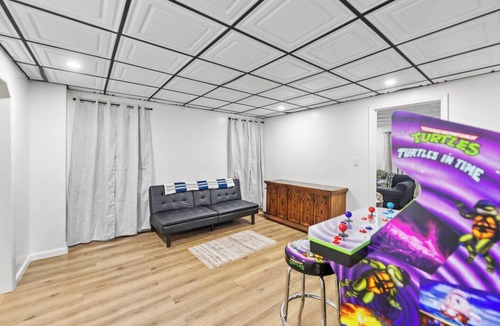 Edray Apartment | Modern 2BR Downtown | Greenbrier Trail Access