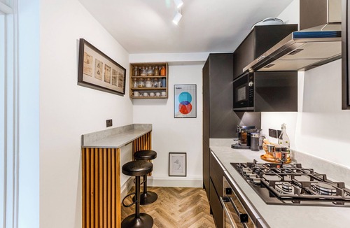 Hackney Downs Apartment | Modern 2BR Duplex in Clapton, 1min Rectory Rd. St.