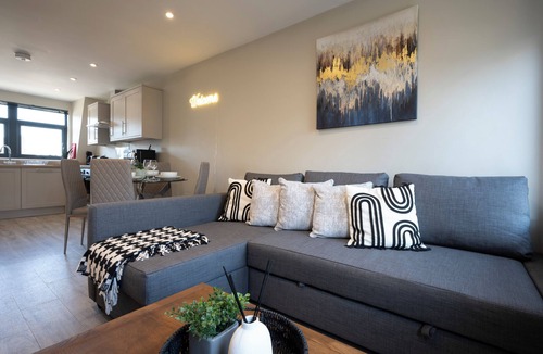 Chatham Apartment | Modern 2BR Flat | Central Chatham | Self Check-in