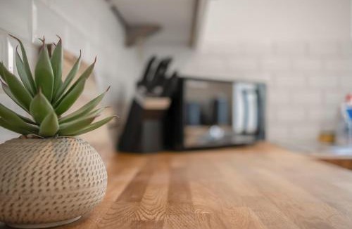 Croham Apartment | Modern 2BR Flat-Terrace-Free Parking-Rail Station