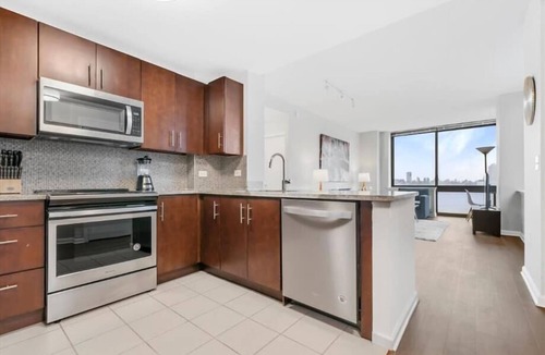 Hudson Exchange Apartment | Modern 2BR | Full Kitchen | Free WiFi | Easy access to NYC