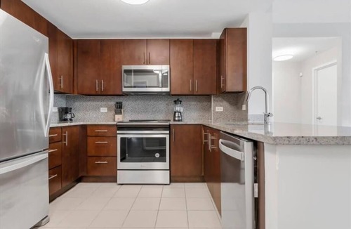 Hudson Exchange Apartment | Modern 2BR | Full Kitchen | Free WiFi | Easy access to NYC