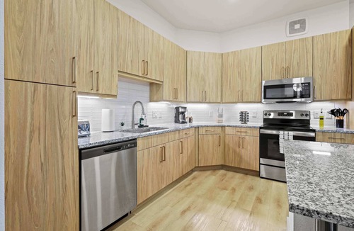 Far North Dallas Apartment | Modern 2BR, Galleria Dallas with Amenities