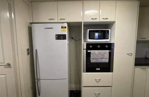 Peakhurst Apartment | Modern 2BR Gem in Sydney CBD