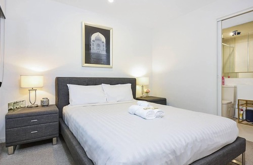 Hawthorn East Apartment | Modern 2BR Getaway Su