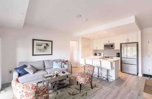 Innisfil Apartment | Modern 2BR Getaway w/Balcony, BBQ & Parking