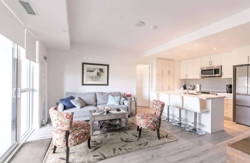 Innisfil Apartment | Modern 2BR Getaway w/Balcony, BBQ & Parking