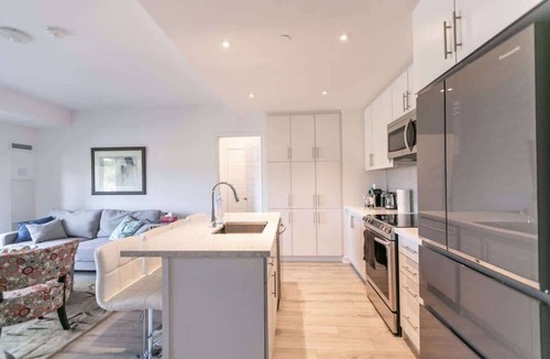 Innisfil Apartment | Modern 2BR Getaway w/Balcony, BBQ & Parking