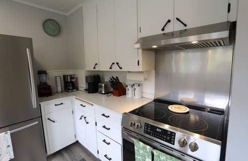 Licton Springs House | Modern 2BR/Green Lake + Light Rail/AC, W/D, Fast WiFi, Restaurants & Bars