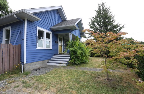 Licton Springs House | Modern 2BR/Green Lake + Light Rail/AC, W/D, Fast WiFi, Restaurants & Bars
