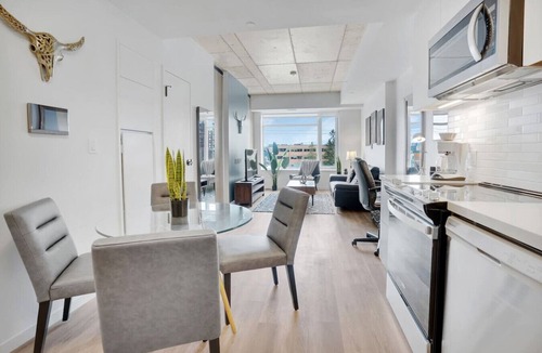 Wellington Village Apartment | Modern 2BR Hideaway near to Remic Rapids Park